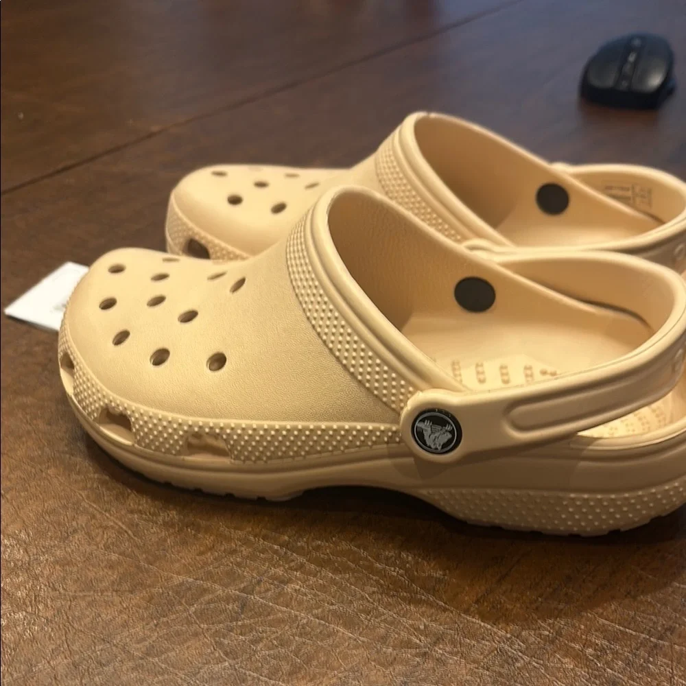 CROCS Kids Classic Clog in Beige size 6